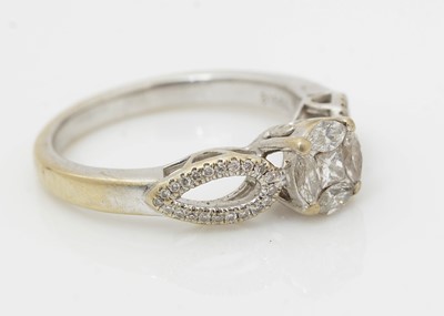 Lot 505 - A diamond ring