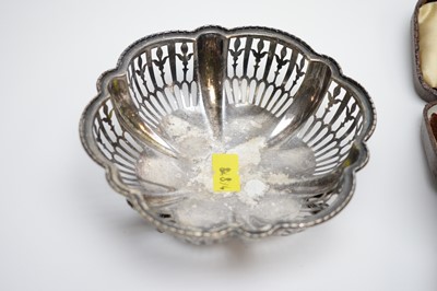 Lot 104 - Silver items various