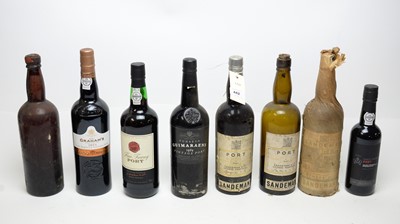 Lot 442 - A selection of bottles of port.