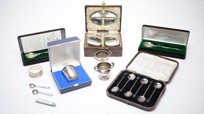 Lot 119 - A selection of silver items