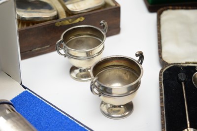Lot 119 - A selection of silver items