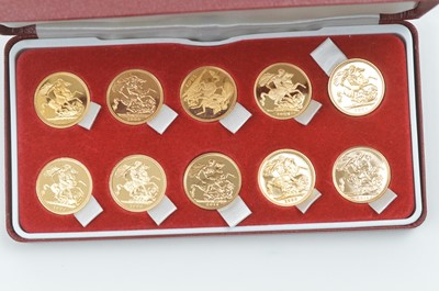 Lot 922 - A set of ten Queen Elizabeth II gold sovereigns