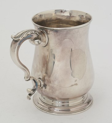 Lot 177 - A George III silver mug.