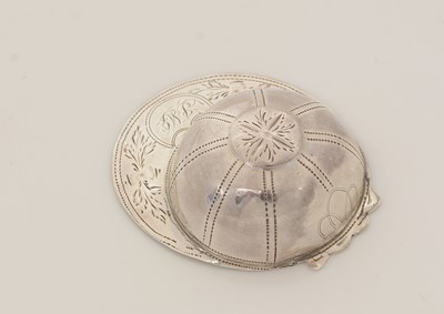 Lot 71 - A George III silver "jockey cap" caddy spoon.