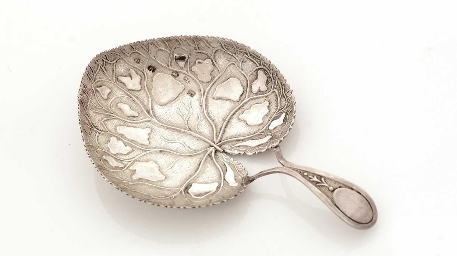 Lot 100 - A George III silver caddy spoon.