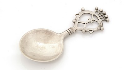 Lot 110 - An Edwardian Scottish silver caddy spoon.