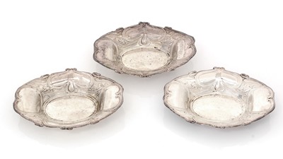Lot 141 - A set of three Edwardian/George V silver Art Nouveau bonbon dishes.