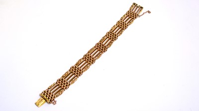 Lot 152 - A 9ct yellow gold gate link bracelet