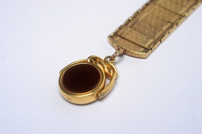 Lot 145 - A bloodstone seal fob on gold mount