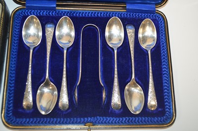 Lot 141 - A selection of silver items