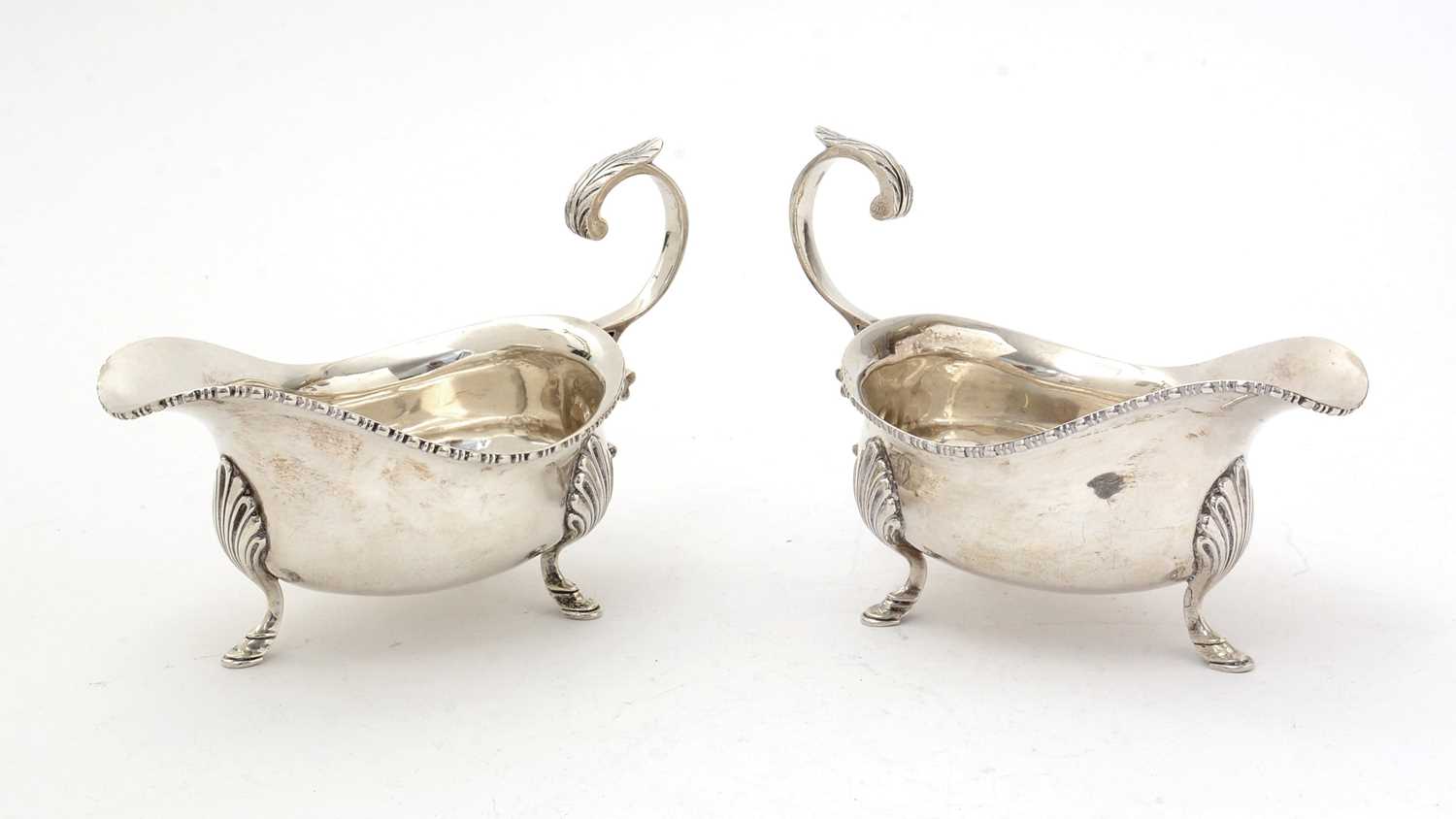 Lot 167 - A pair of George V silver sauceboats