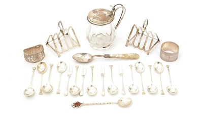 Lot 139 - A mixed lot of silver.