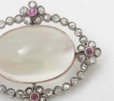 Lot 456 - A Victorian moonstone and diamond brooch