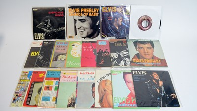Lot 396 - 20 rare and foreign pressings of Elvis 7" singles and EPs from the late 60s/early 70s