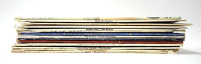 Lot 191 - 17 Beatles LPs