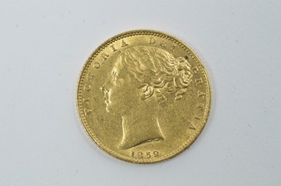 Lot 926 - Queen Victoria gold sovereign, 1852