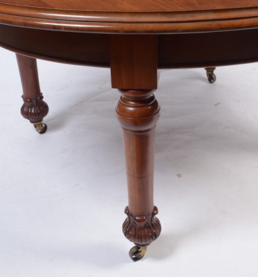 Lot 1092 - Victorian extending mahogany dining table
