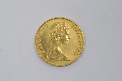 Lot 936 - Isle of Man Queen Elizabeth II gold sovereign, 1973.