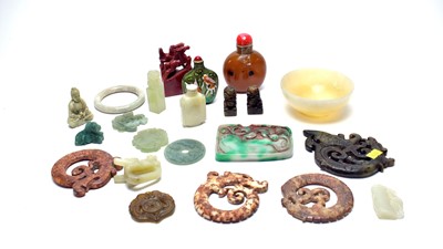 Lot 336 - A selection of Chinese decorative and collectible wares