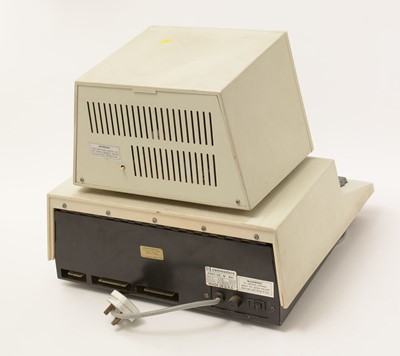 Lot 959 - A Commodore CBM Model 3032 desk-top computer.
