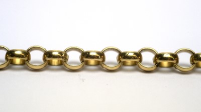 Lot 121 - A 9ct yellow gold muff chain