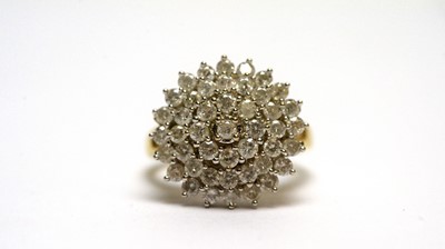 Lot 122 - A diamond cluster ring