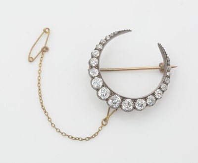 Lot 453 - A Victorian diamond crescent brooch