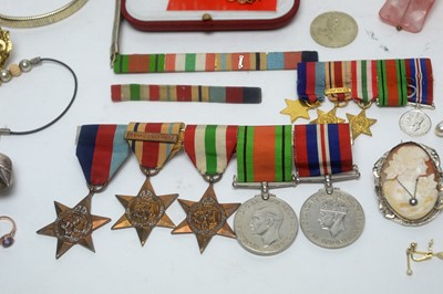 Lot 169 - A selection of jewellery and medals