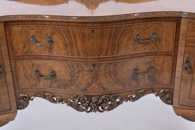 Lot 1102 - Attributed to Epstein: A mid 20th Century Queen Anne style burr walnut 10 piece dining suite