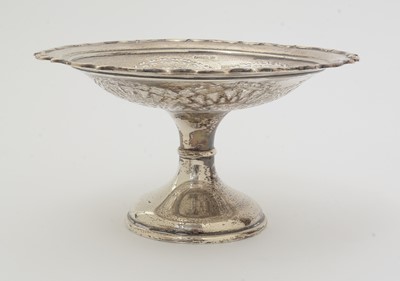 Lot 173 - A pair of Edwardian silver tazze.