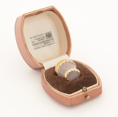 Lot 295 - A rare mid 18th Century gold-mounted miniature snuff mull.