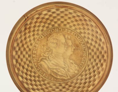 Lot 303 - An early George III pressed horn and engine-turned snuff box.
