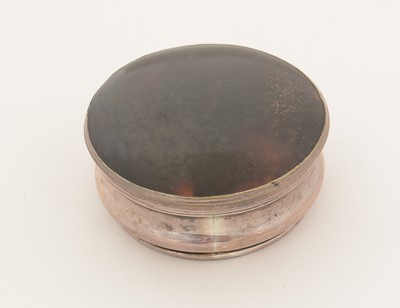 Lot 304 - An early period Old Sheffield plated circular snuff box.