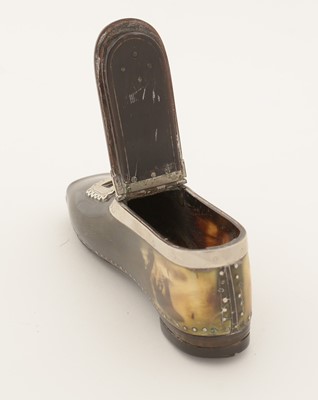 Lot 305 - A 19th Century silver-mounted horn snuff box