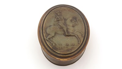 Lot 306 - An early George II pressed horn tobacco box.