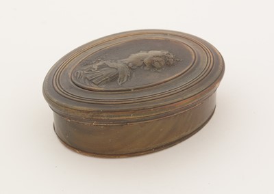 Lot 323 - An early 18th Century pressed horn tobacco box.