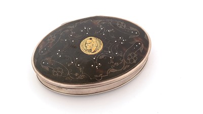 Lot 326 - An early 18th Century silver-mounted tortoiseshell snuff box.