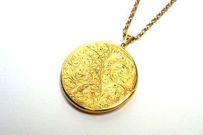 Lot 126 - A 9ct yellow gold locket and chain