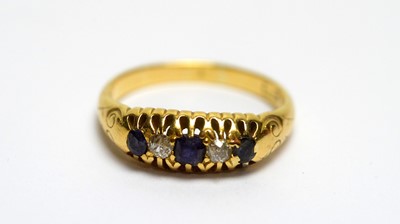 Lot 129 - A sapphire and diamond ring