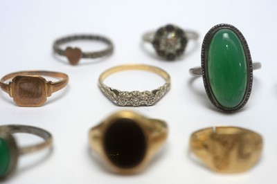 Lot 161 - A selection of gold and silver rings