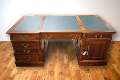 Lot 78 - A 20th Century mahogany partners desk