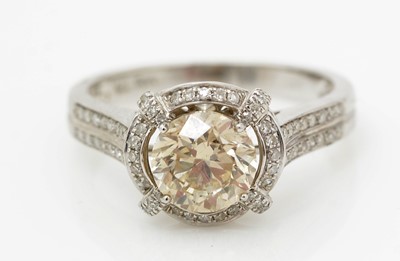 Lot 511 - A diamond cluster ring