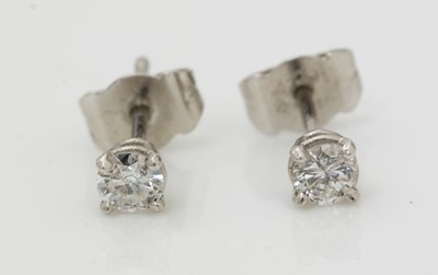 Lot 513 - A pair of diamond stud earrings