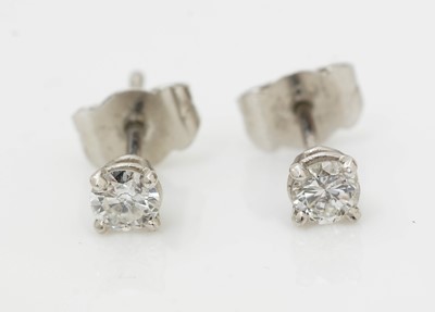 Lot 513 - A pair of diamond stud earrings