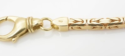 Lot 519 - An 18ct yellow gold matching necklace and bracelet