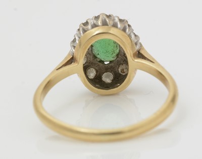 Lot 510 - An emerald and diamond cluster ring
