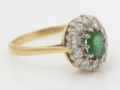 Lot 510 - An emerald and diamond cluster ring