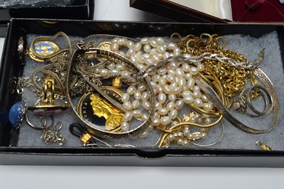 Lot 161 - A large quantity of costume jewellery