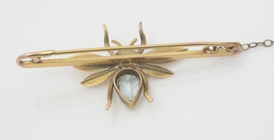Lot 460 - A 9ct yellow gold insect bar brooch