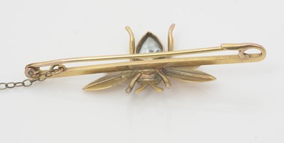 Lot 460 - A 9ct yellow gold insect bar brooch